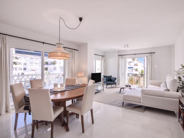 Apartment in Las Gaviotas Urbanization | Banus Rentals-1