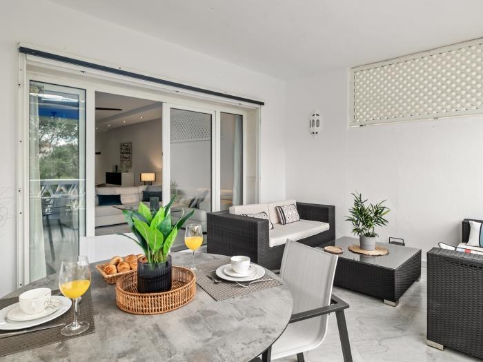 Apartment in Playas del Duque for 6 people| Casa Sevilla 102-2